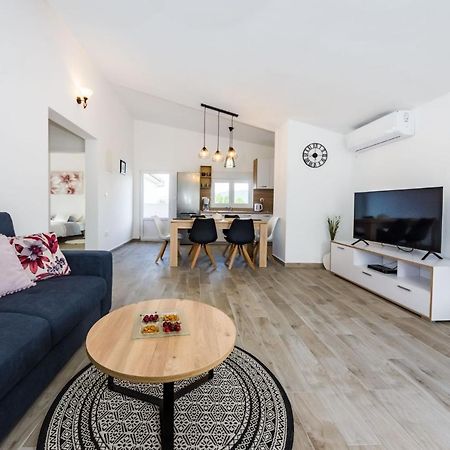 Apartmani Neva, Pridraga Ngoại thất bức ảnh