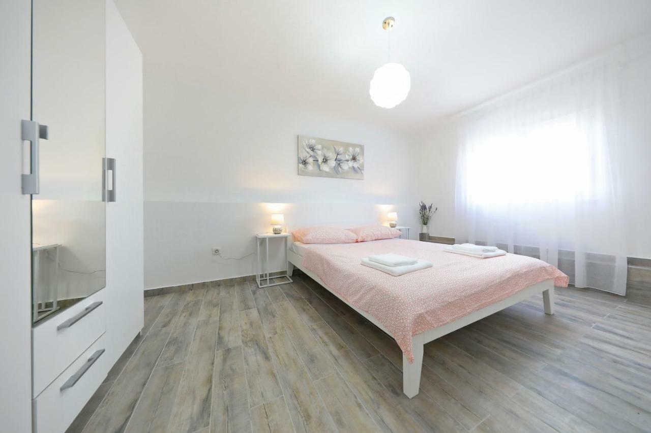 Apartmani Neva, Pridraga Ngoại thất bức ảnh