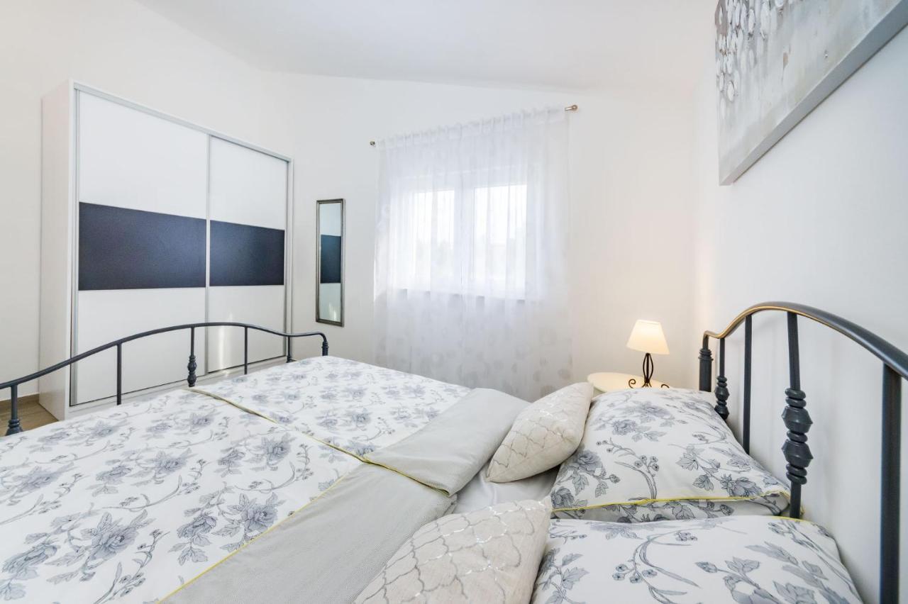 Apartmani Neva, Pridraga Ngoại thất bức ảnh