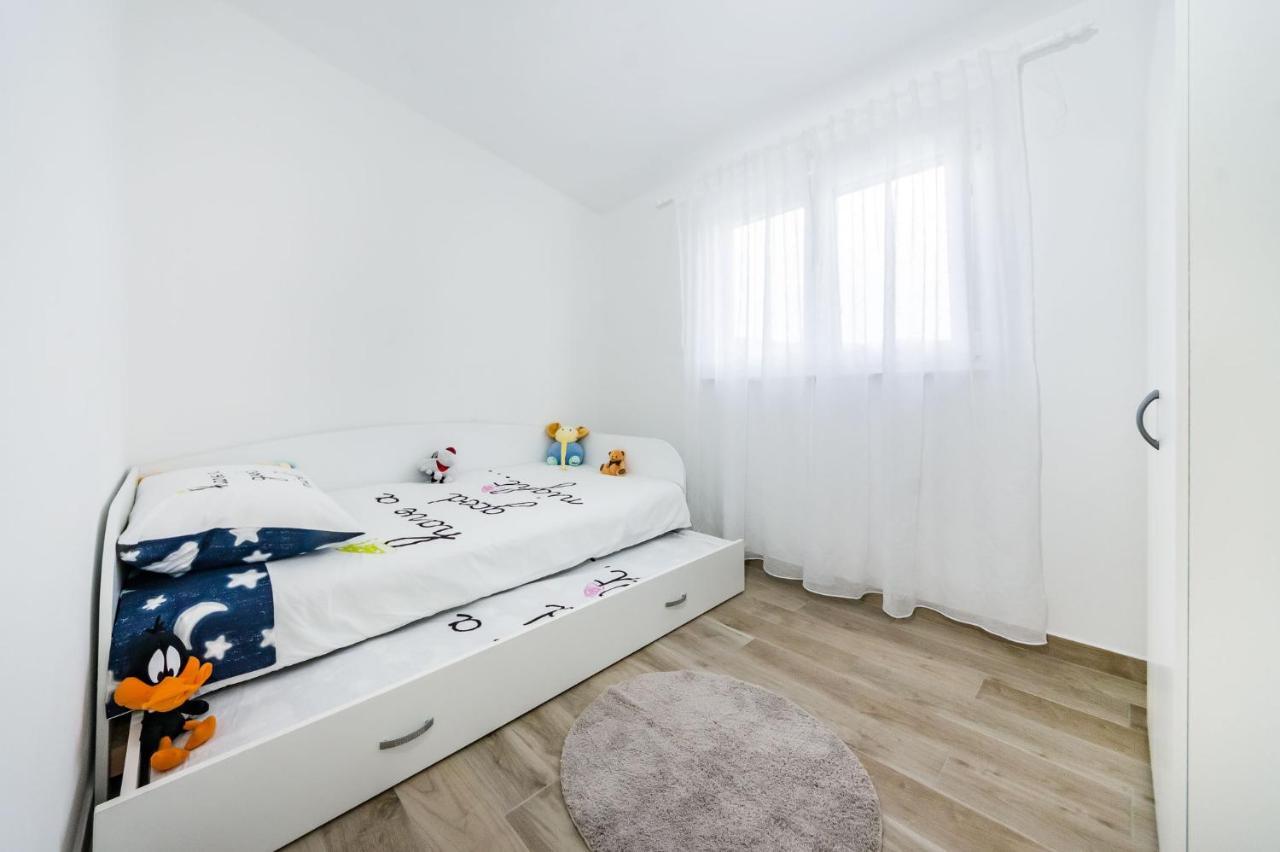 Apartmani Neva, Pridraga Ngoại thất bức ảnh