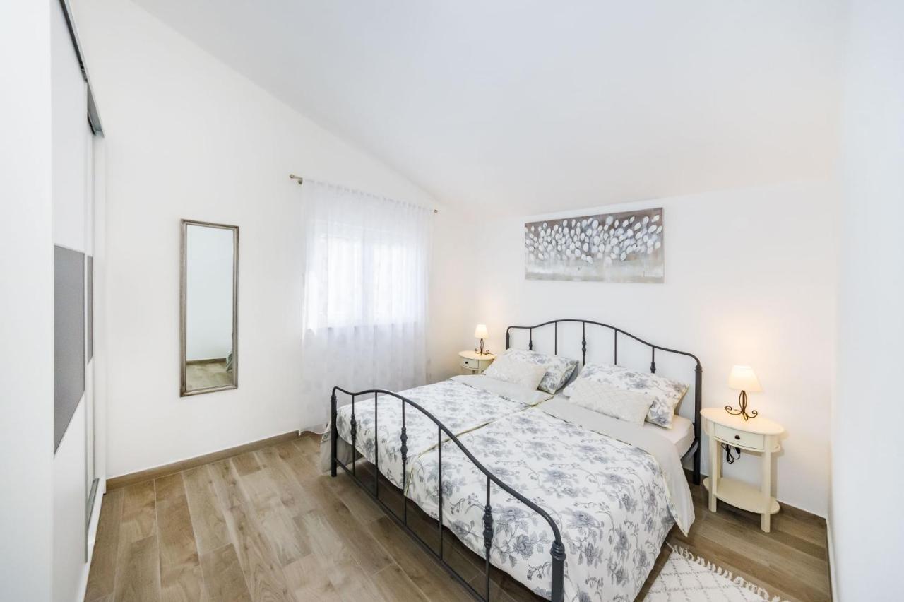 Apartmani Neva, Pridraga Ngoại thất bức ảnh